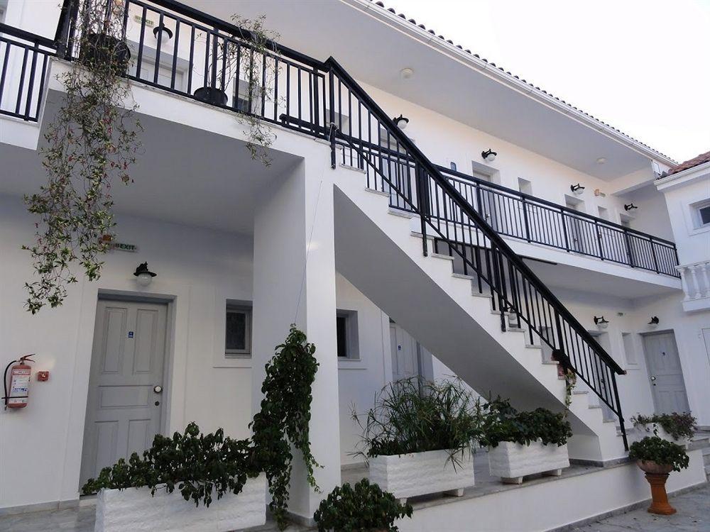 Hotel Athina Karavomylos Exteriör bild