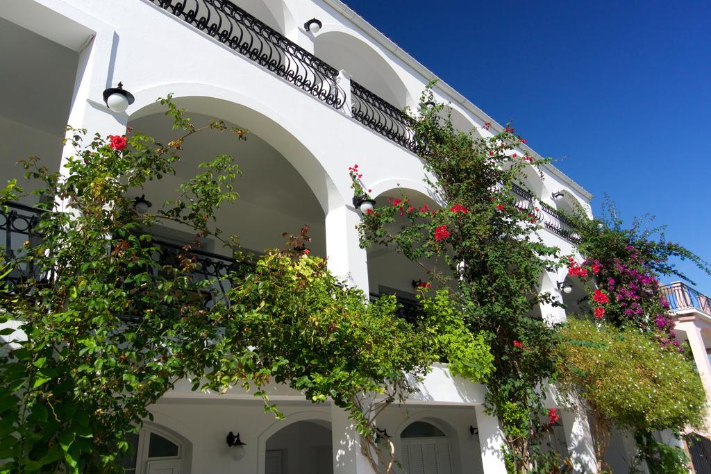 Hotel Athina Karavomylos Exteriör bild